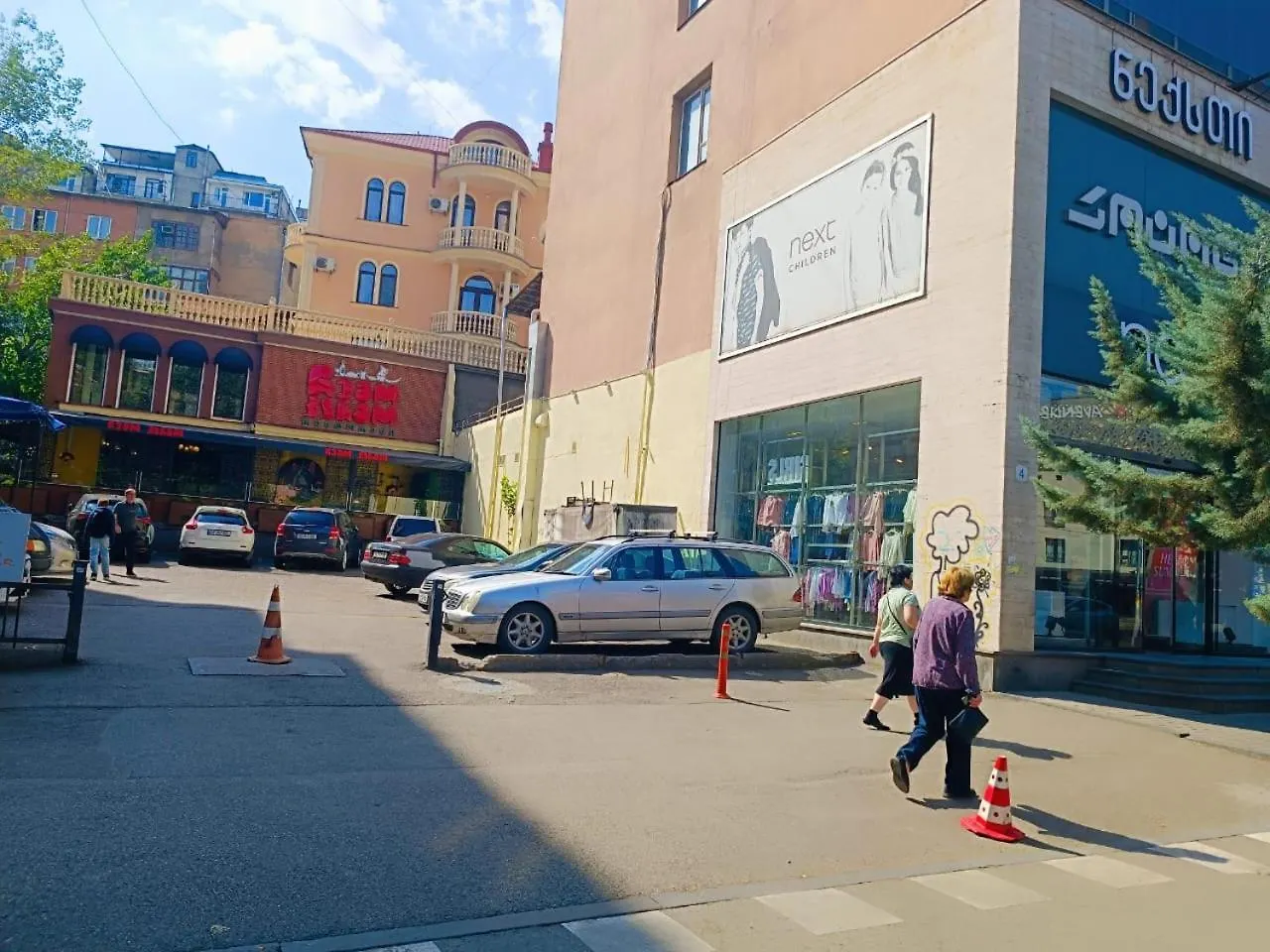 New Apartment Barnaba Close To Holiday Inn Тбилиси